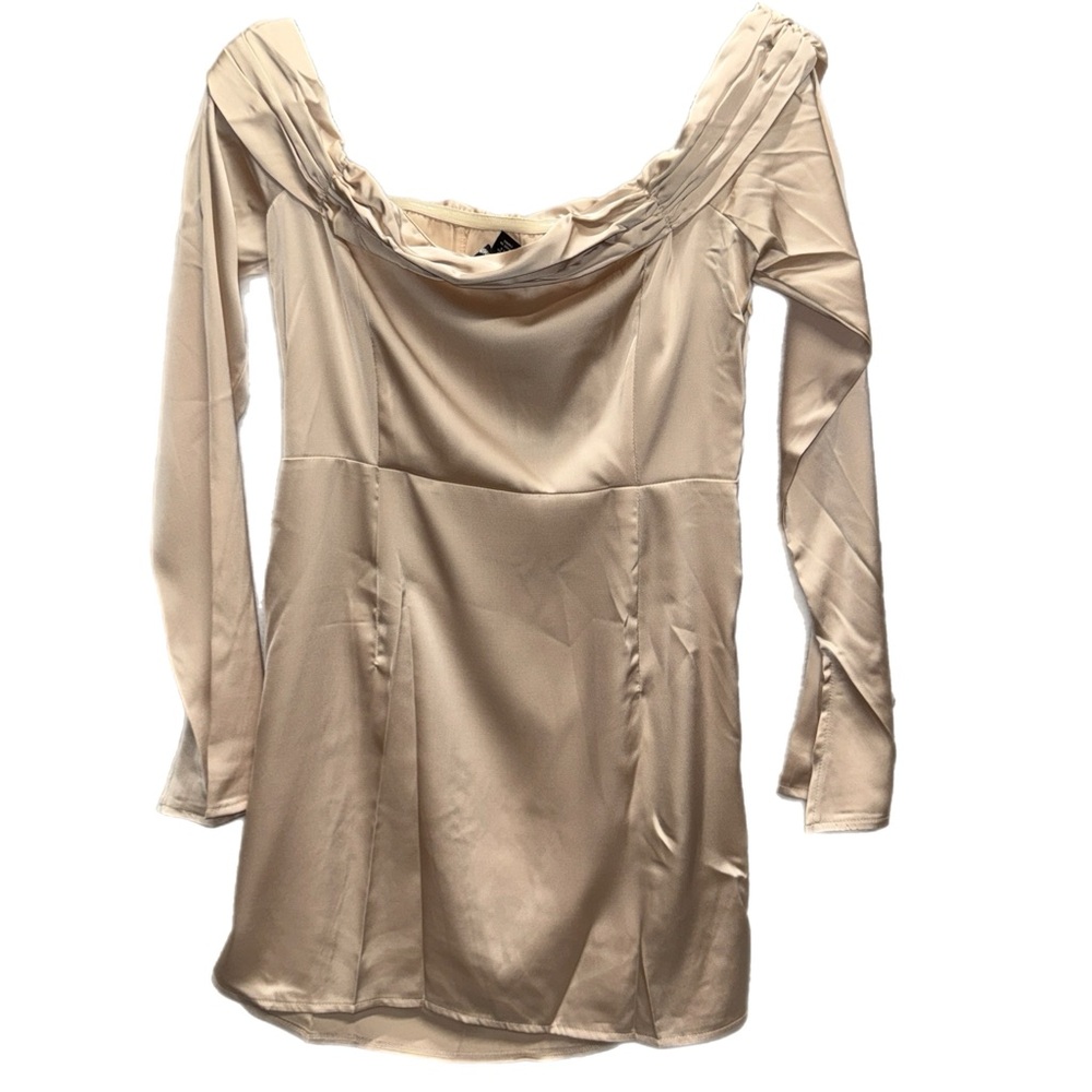 PrettyLittleThing - Champagne Satin Bardot Pleated Off Shoulder Dress - Size 8 - Picture 3 of 6